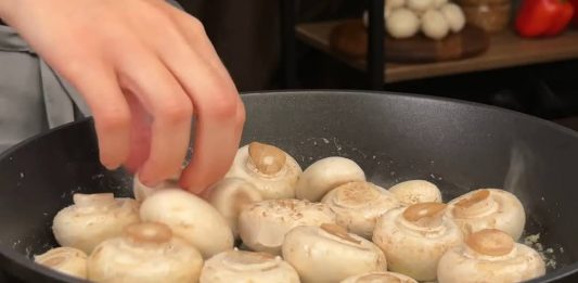 Gljive s bijelim lukom – ukusnije od mesa! Ovako spremljeni šampinjoni oduševili su sve moje goste…