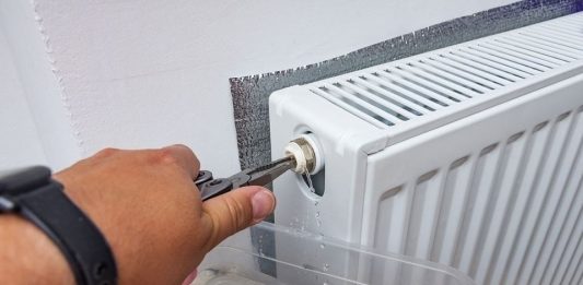 Zašto je radijator i dalje hladan nakon odzračivanja? Rešenje je mnogo prostije nego što mislite…