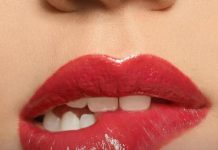 Kada žena grize usnu dok vas gleda, to znači da je…