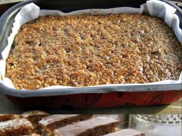 STARINSKI KOLAČ S ORASIMA OD 4 SASTOJKA – BEZ MIKSERA, BRZ I PREUKUSAN 🌰🍰 Brzo je gotov, a miris i okus podsjećaju na stare, provjerene recepte.