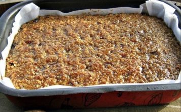 STARINSKI KOLAČ S ORASIMA OD 4 SASTOJKA – BEZ MIKSERA, BRZ I PREUKUSAN 🌰🍰 Brzo je gotov, a miris i okus podsjećaju na stare, provjerene recepte.