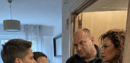 Kad mi je sin prvi put doveo djevojku kući, pomislila sam da je pogriješio adresu. Imala je kratku kosu, tri naušnice u jednom uhu, kožnu jaknu - featured image