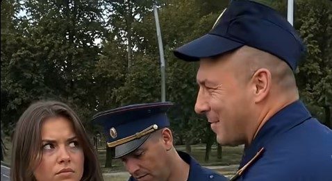 Saobraćajna kontrola koja je izmakla kontroli: kako je jedna žena mirno preokrenula susret s policijom Saobraćajna kontrola koja je izmakla kontroli: kako je jedna žena mirno preokrenula susret s policijom - featured image