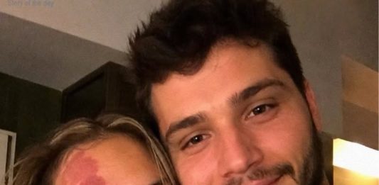 Moja kći je dovela svog zaručnika kući da me upozna prije vjenčanja – čim je izašla iz sobe, on je iznenada rekao: “Ja sam svoj dio dogovora ispunio. Sad je na tebi red.” Moja kći je dovela svog zaručnika kući da me upozna prije vjenčanja – čim je izašla iz sobe, on je iznenada rekao: “Ja sam svoj dio dogovora ispunio. Sad je na tebi red.” - featured image