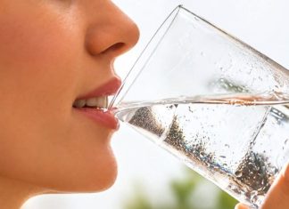Pila je 3 l vode dnevno zbog glavobolje i loše probave, evo šta joj je to učinilo!