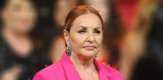 UMRLA JE! Ana Bekuta slomljena od bola, pjevačica se oglasila i potvrdila tužnu vijest